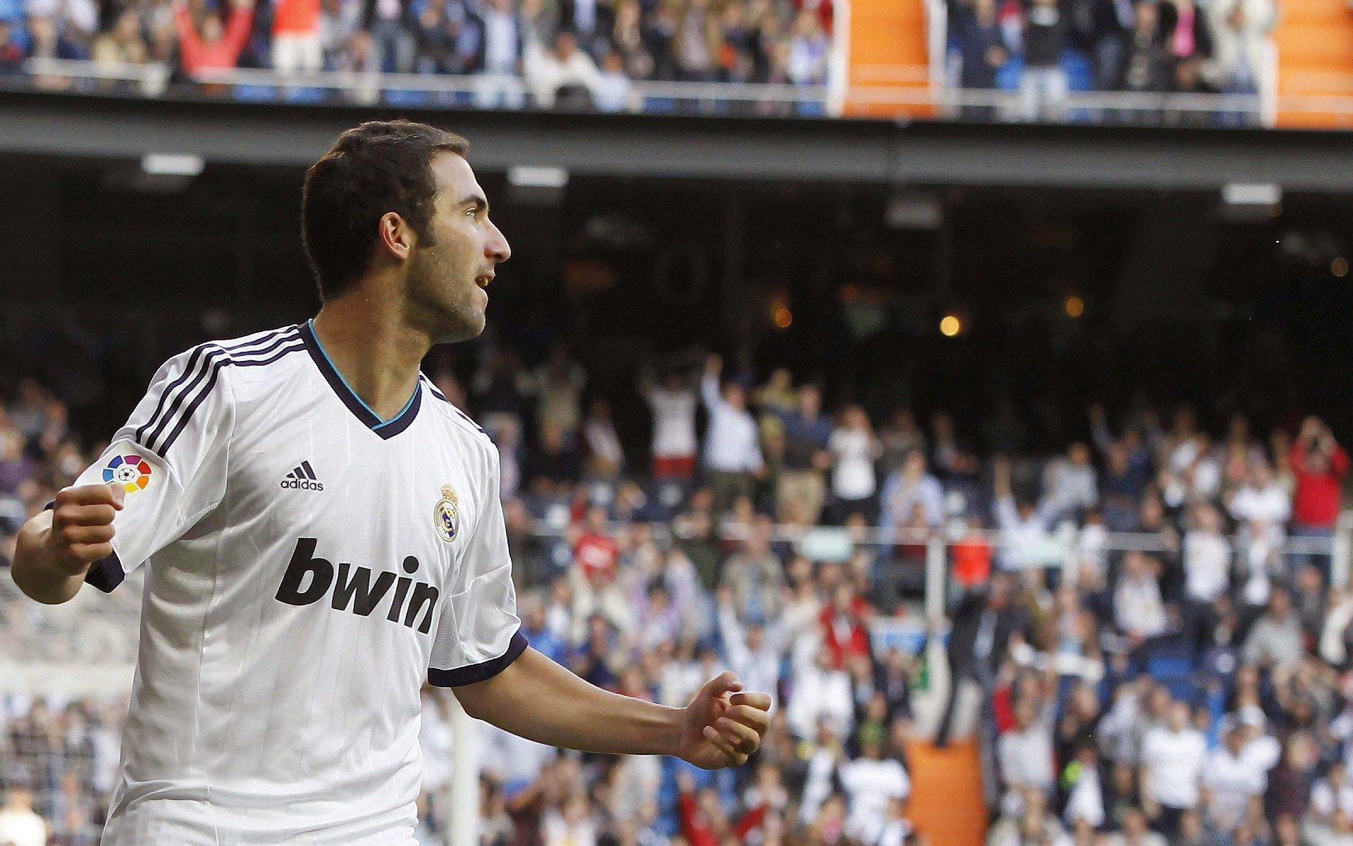 37岁首战刷爆纪录！无视年龄枷锁，老詹继续冲刺继续疯狂