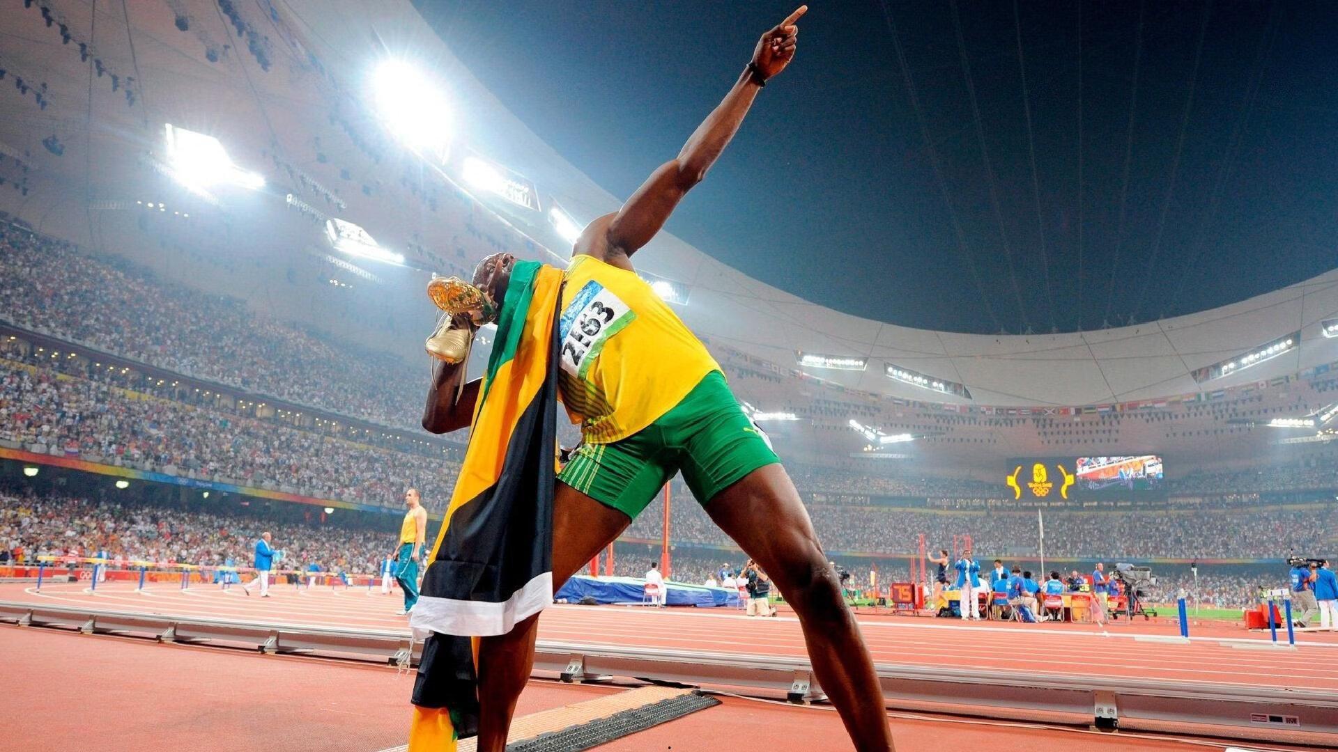 争议红牌！安东尼倒钩误击对手面部遭驱逐，赛后坦言，求胜心切，绝非故意